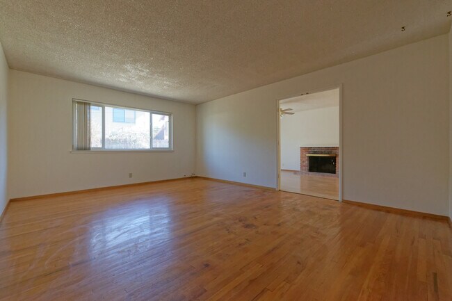 Building Photo - 1416 Petal Way