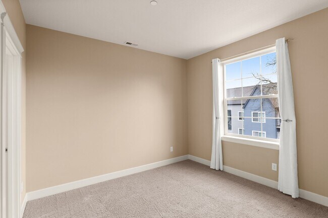 Building Photo - Luxury 3-bedroom, 3.5 Bath Row Home for Rent in Villebois Village Center