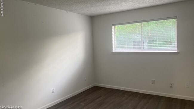Building Photo - 405 Bryan Dr