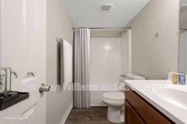 Building Photo - 4620 Central Ave