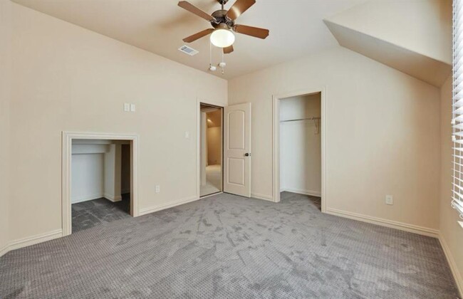 Building Photo - 7004 Raintree Pl