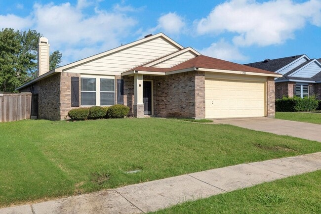 Building Photo - 2708 Bur Oak Dr