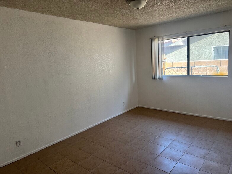 Building Photo - 13901 Caliente Dr