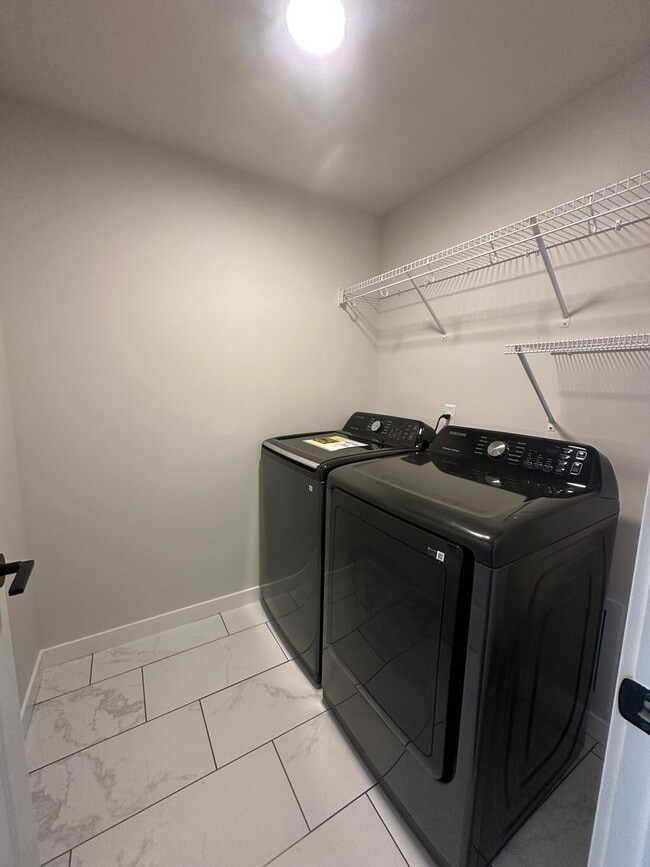 Building Photo - Brand New 2 Bedroom Duplex in SW Redmond
