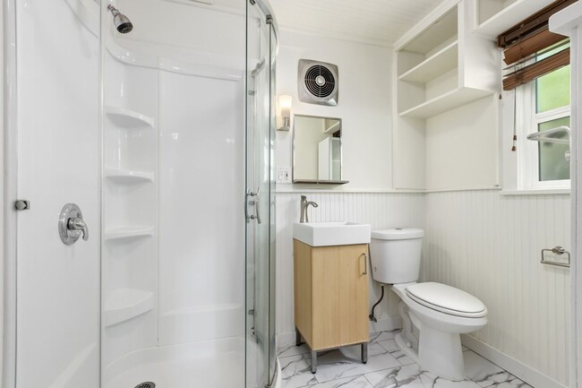 Building Photo - 1Bd/1Ba Seattle Home