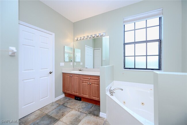 Building Photo - 15056 Summit Pl Cir