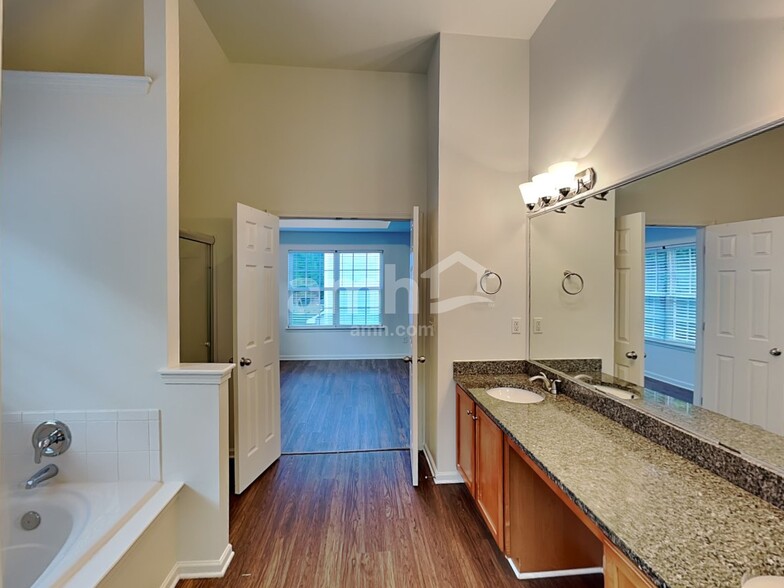 Building Photo - 7673 Natalie Commons Dr
