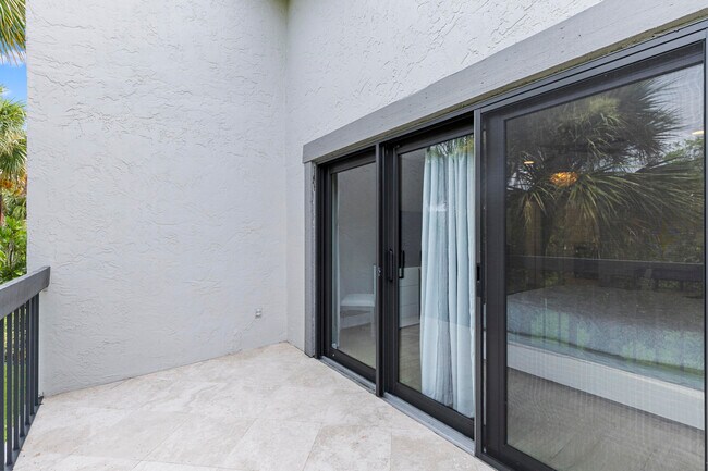 Building Photo - 11397 Pond View Dr