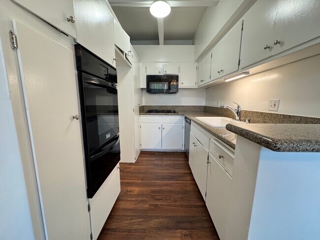 Building Photo - 11500 Rochester Ave