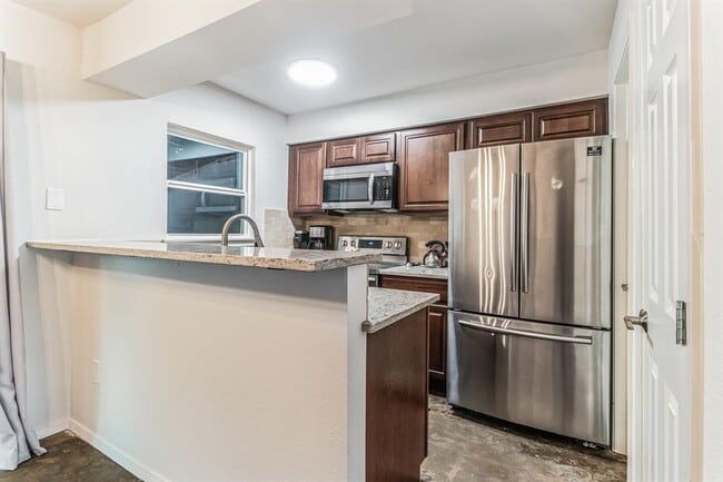 Building Photo - 1501 Rockdale Cir