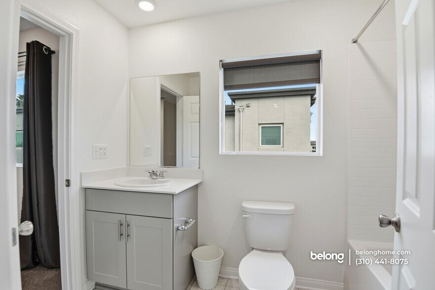 Building Photo - 14043 Royalton Ln