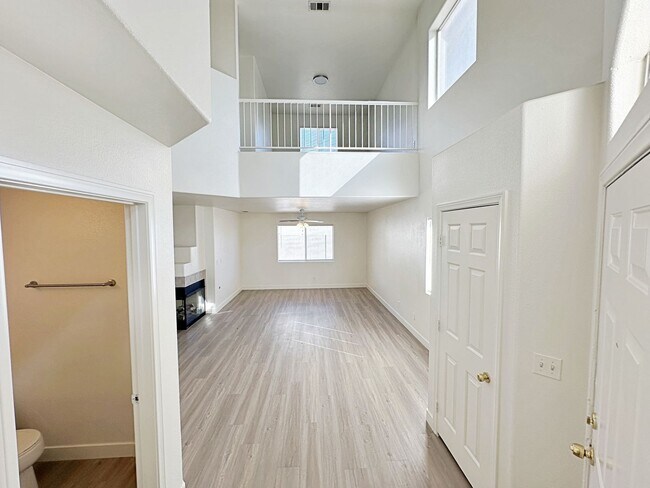 Building Photo - 4 BEDROOM WITH LOFT IN CUL DE SAC IN LONE MOUNTAIN