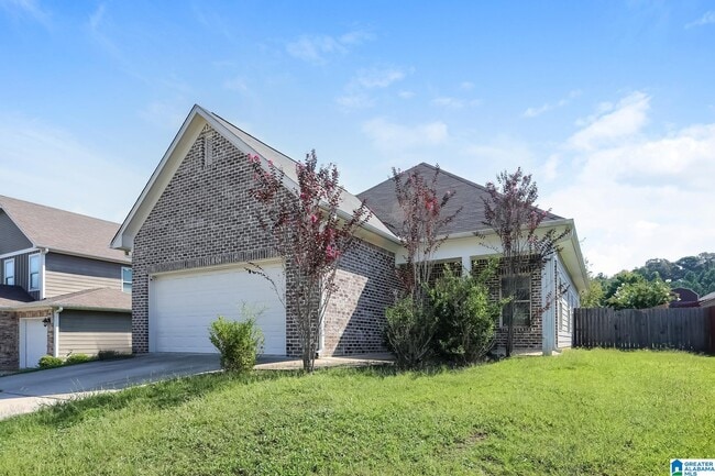 Building Photo - 140 GREENWOOD Cir