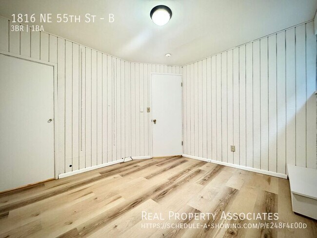 Building Photo - 1816 NE 55th St