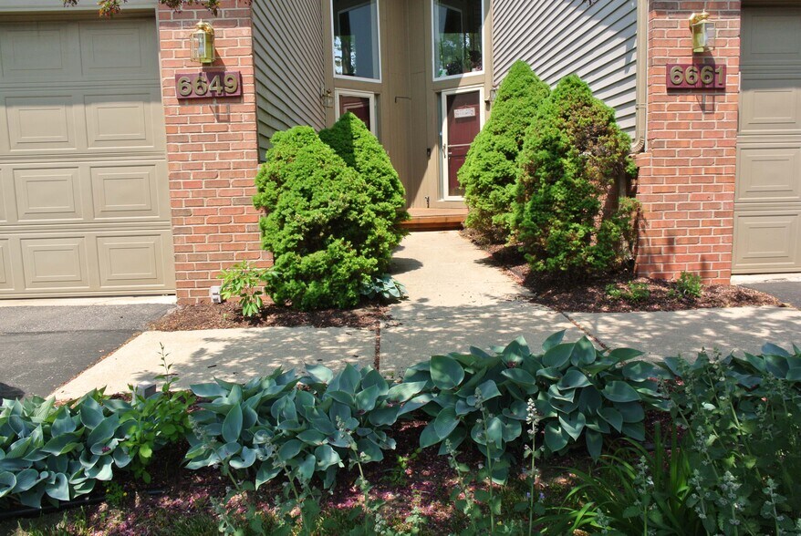 Private Entry Front - 6649 Quail Run Cir