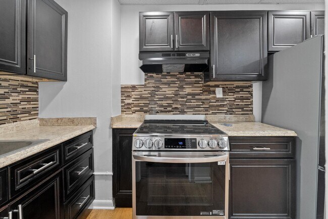 Building Photo - 2539 St Paul St