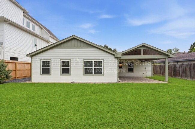 Building Photo - 2207 Saxon Dr