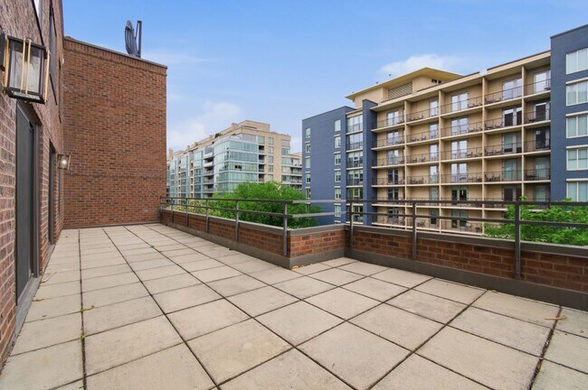 Building Photo - 3 Washington Cir NW