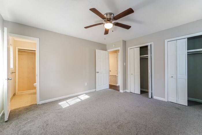 Building Photo - 445 N Canton Club Cir