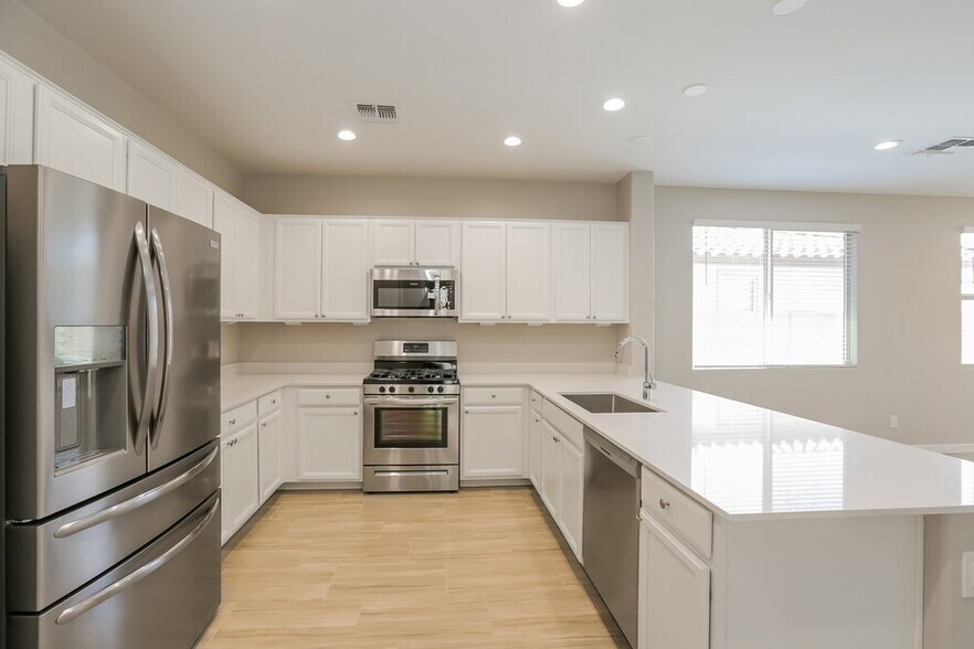 Building Photo - 1219 E Glass Ln