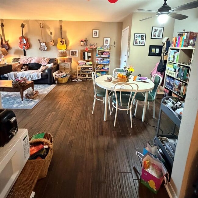 Building Photo - 720 N Village Dr