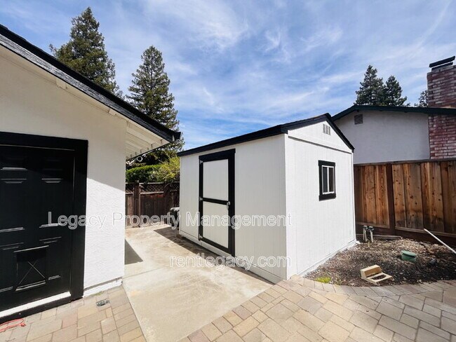 Building Photo - 1163 Gamay Dr