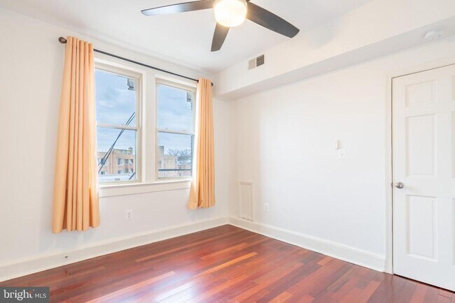 Building Photo - 1725 Lanier Pl NW