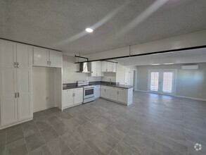 Building Photo - Newly Remodeled 1 Bedroom apartment 1 Park...
