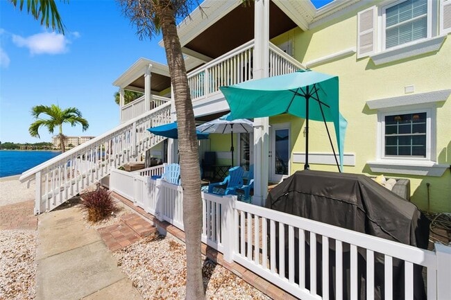 Building Photo - 5280 Coquina Key Dr SE