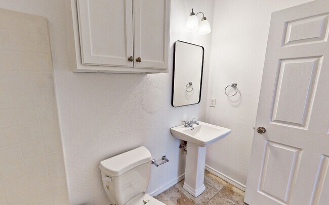 Building Photo - One Block to A&M! Kyle Field walking distance! Newly remodeled, all appliances, 5 bd/4 bth across...