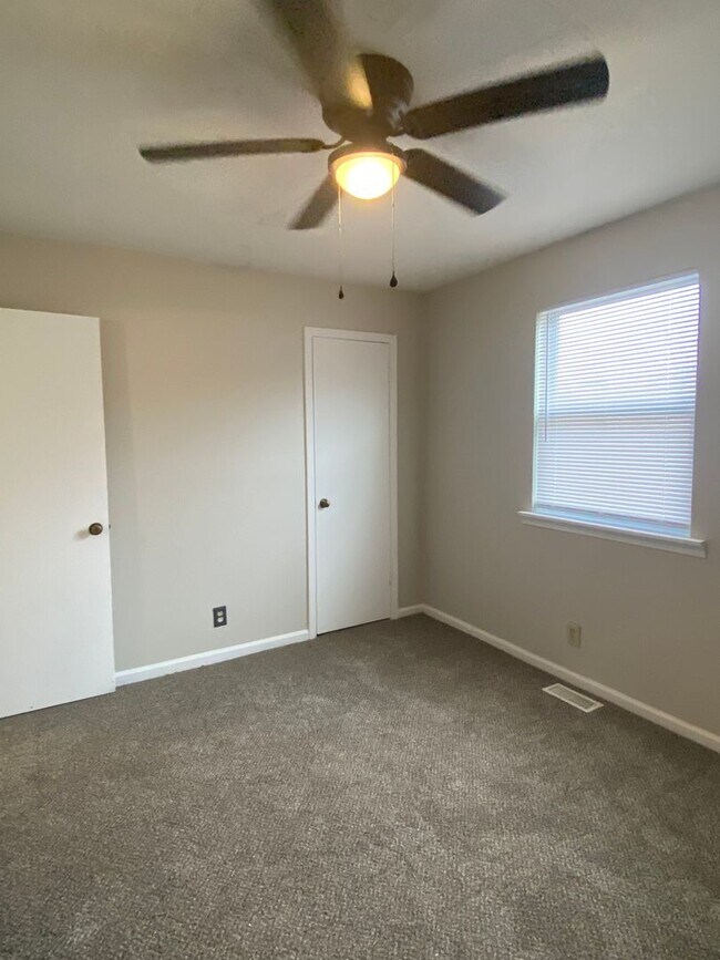 Building Photo - Move In Ready!!