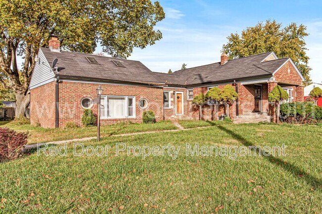 Building Photo - 328 N Post Rd