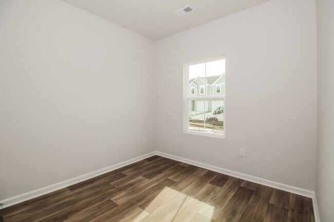 Building Photo - $500 Off 1st Month's Rent - 4 Bdrm/3 Bath, Brand New Townhome in Ocean Isle