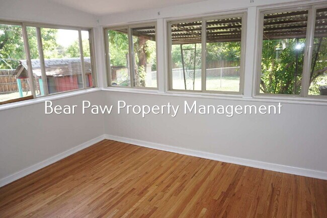 Building Photo - "Charming 3-Bedroom Retreat with 2 Baths in the Heart of Golden"