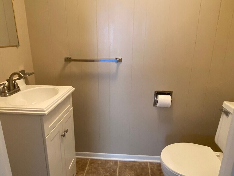 Building Photo - 103 Skyview Dr