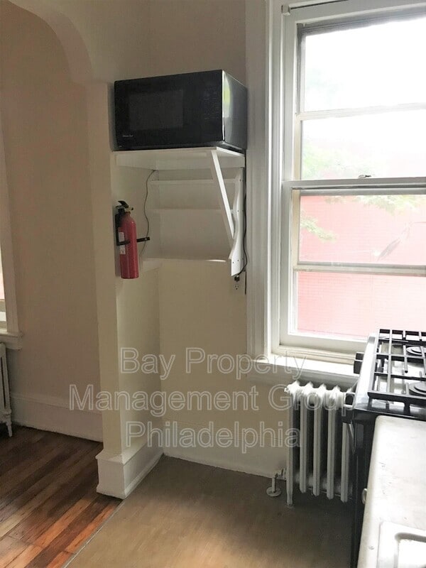 Building Photo - 435 S 51st St