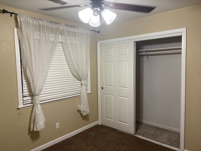 Building Photo - Great 4 bedroom home with pool