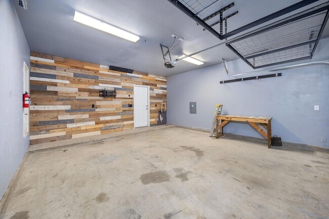 Building Photo - 8909 Winter Haven Rd