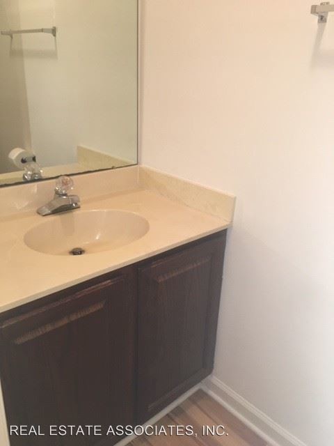 Building Photo - 2 br, 2.5 bath House - 3309 Coachman's Way