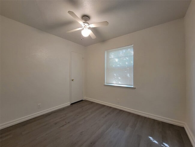 Building Photo - 3824 Modlin St