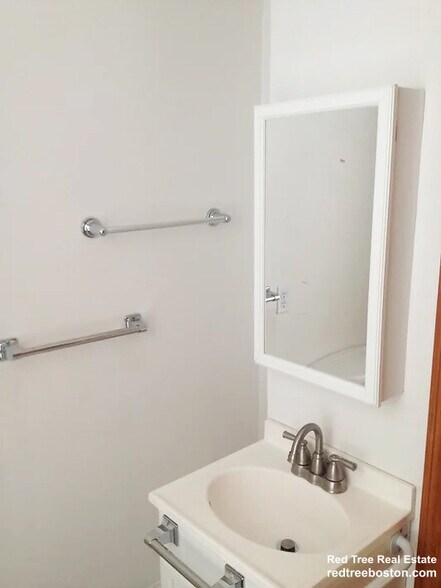 Building Photo - 49 Pearl St