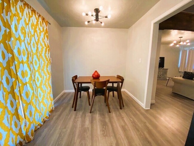 Building Photo - 1100 Elmhurst St