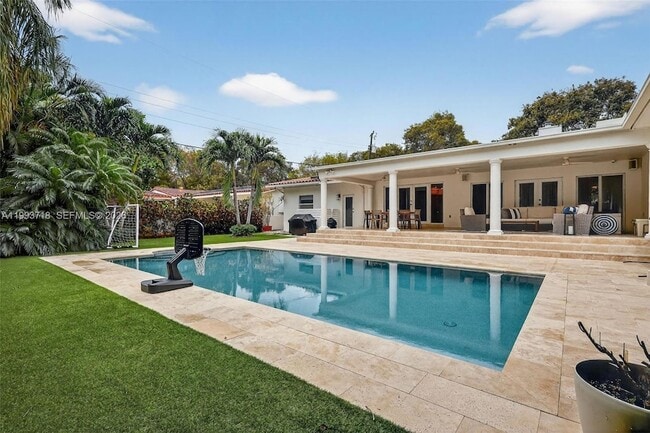 Building Photo - 3258 Riviera Dr