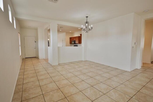 Building Photo - 831 W Calle Valenciana