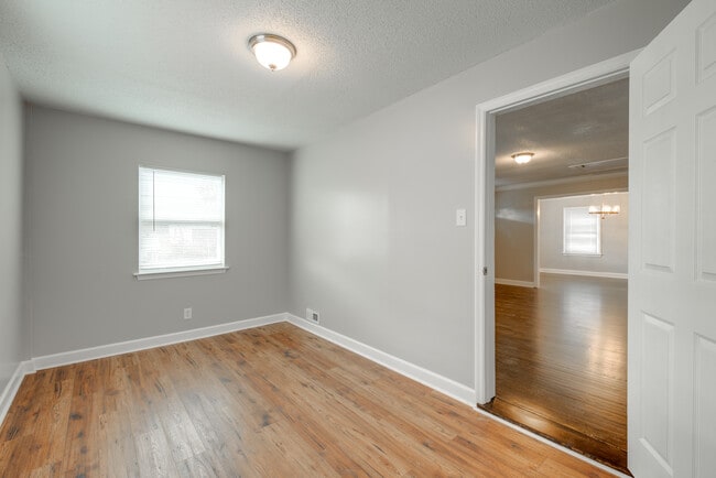 Building Photo - 1503 Ely Rd