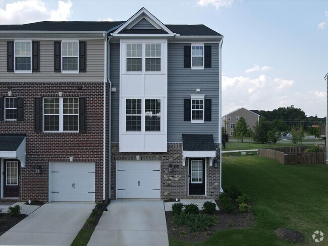 Building Photo - 1413 Kerr Dr