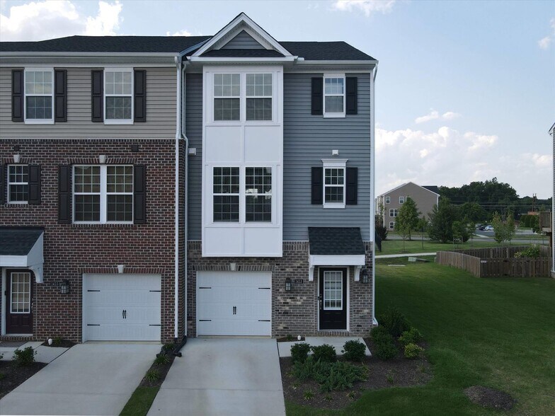 Primary Photo - 1413 Kerr Dr