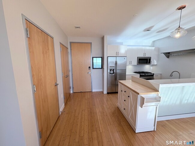 Building Photo - 33 N Water St