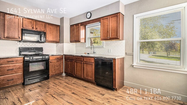 Building Photo - 1641 Sylvan Ave SE