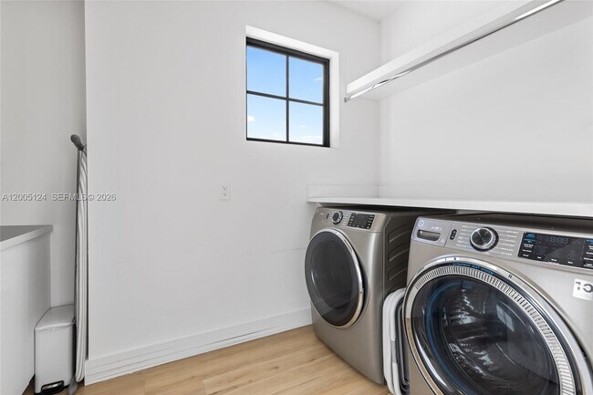 Building Photo - 895 NE 76th St